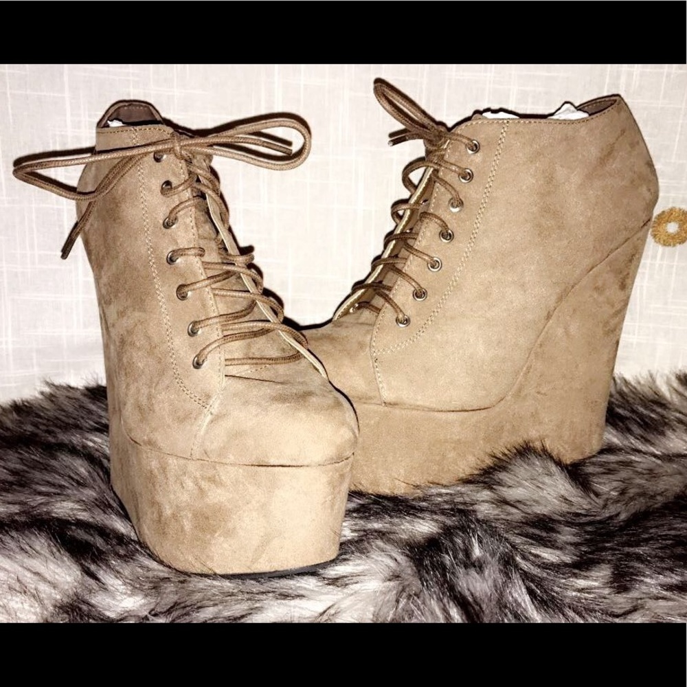 Woman's high platform booties